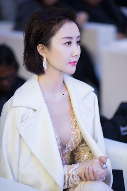 0绯闻女明星,揭秘娱乐圈的清新典范